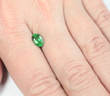 «Неоновый» цаворит 1,24 карата