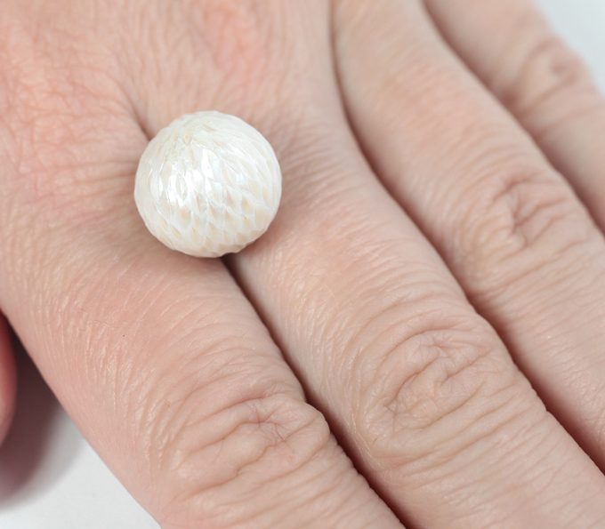 Крупная резная жемчужина Edison 18,76 карата