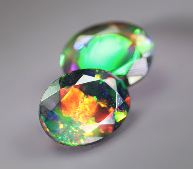 Пара ограненных черных опалов 1,53 карата