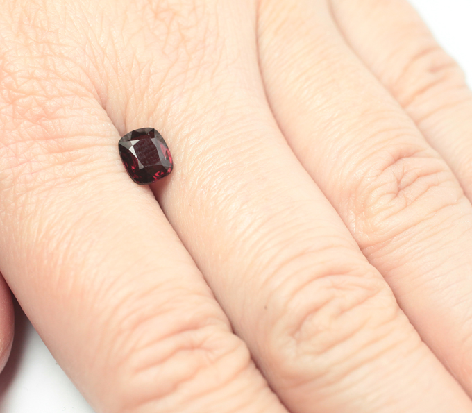 Чистейшая рубиновая шпинель 1,25 карата