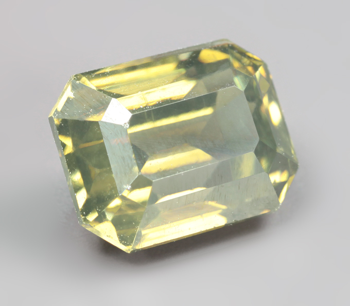 Желто-зеленый циркон 1,91 карата