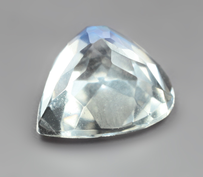 Ограненный лунный камень 1,89 карат