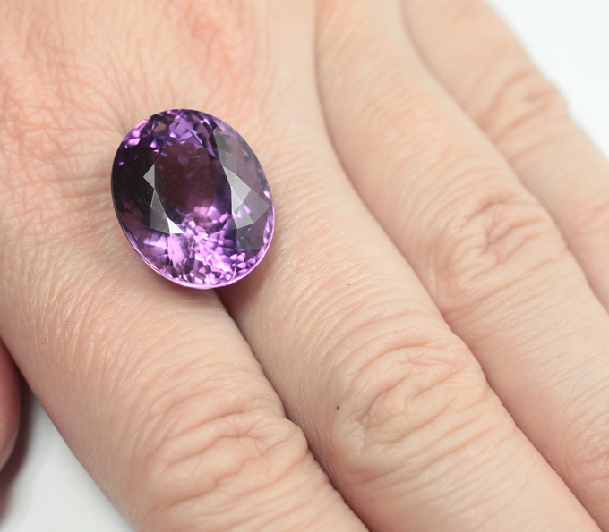 Чистейший крупный уругвайский аметист 20 карат