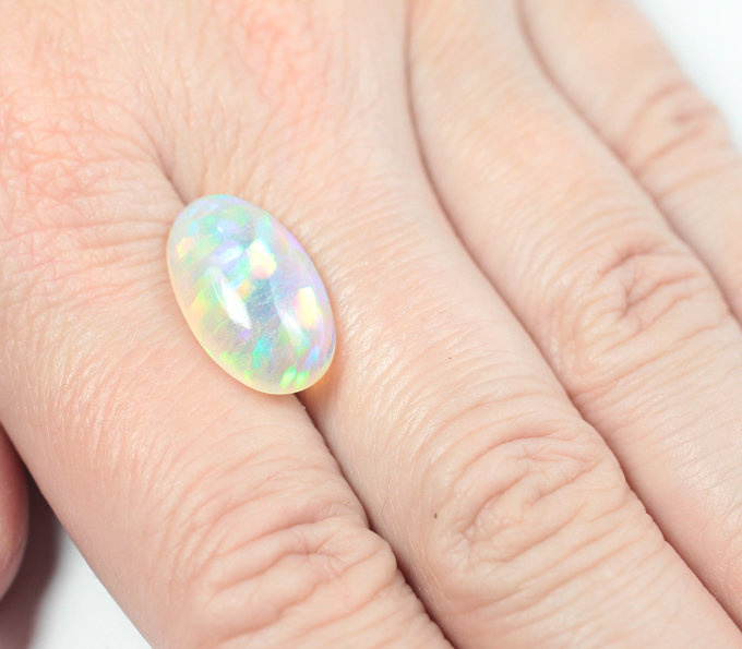 Роскошный крупный кристаллический опал 5,15 карата