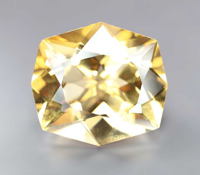 Чистейший крупный цитрин авторской огранки 31,84 карата