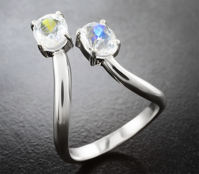 Серебро 925 Кольцо с ограненным лунным камнем 2,37 карата