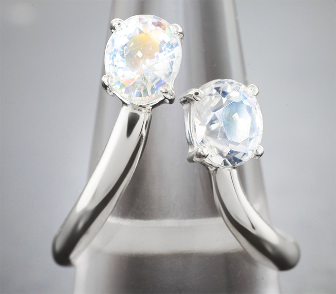 Кольцо с ограненным лунным камнем 2,37 карата