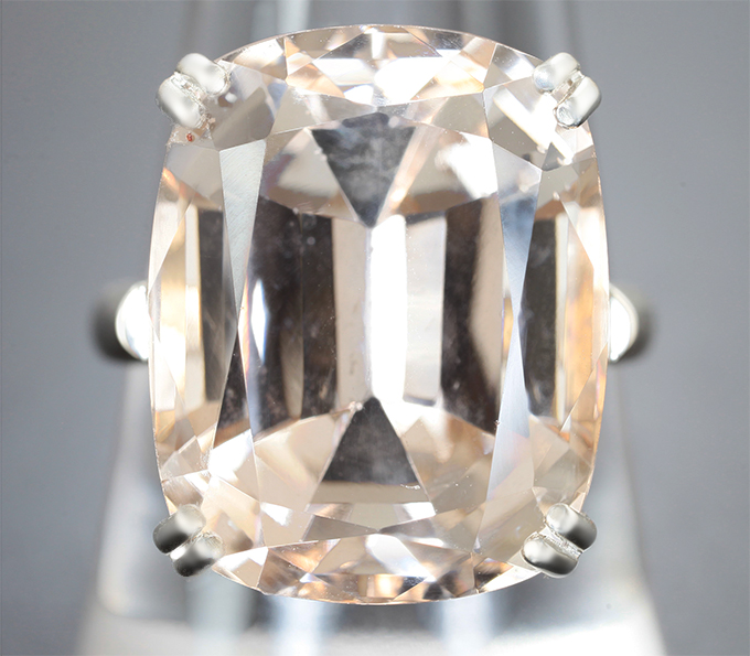 Кольцо с чистейшим империал топазом 26,17 карата