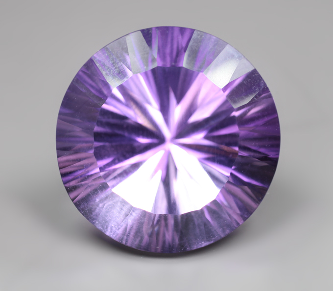 Кольцо с чистейшим крупным аметистом лазерной огранки 27,58 карата и сапфирами