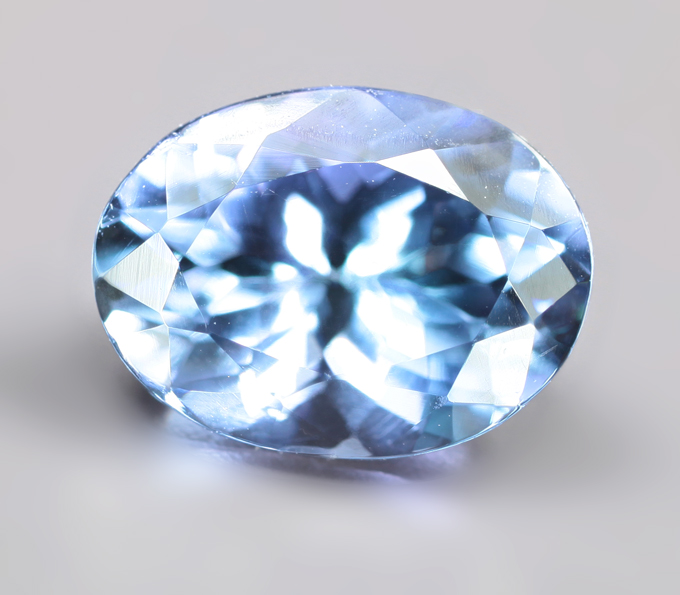 Полихромный цоизит высокой чистоты 1,62 карата