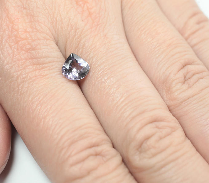 Чистейший полихромный цоизит 1,61 карата