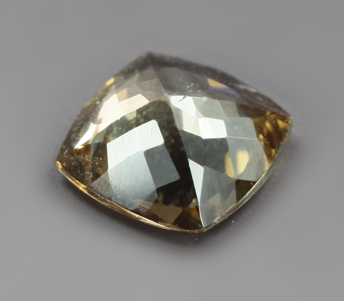 Желтый цоизит 0,86 карата