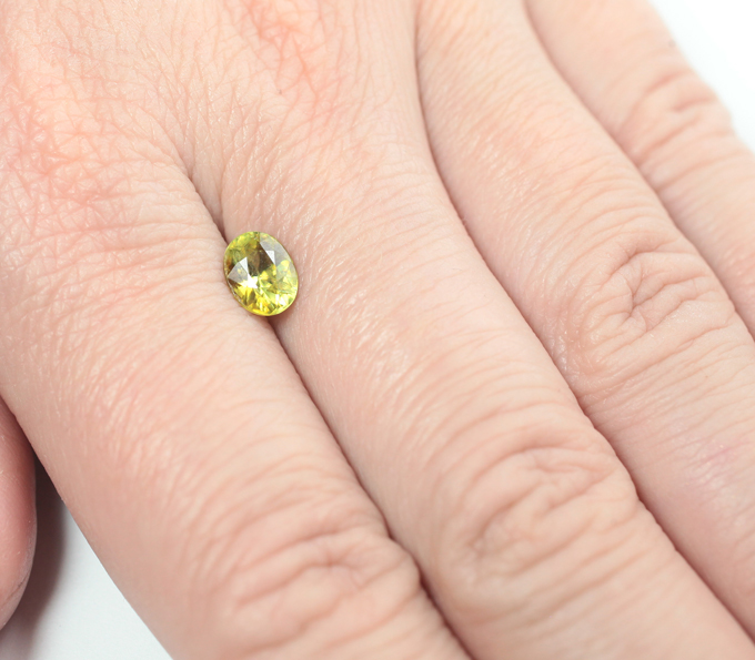 Зеленовато-желтый сфен 1,16 карата