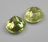 Пара желтовато-зеленых сфенов 2,43 карата