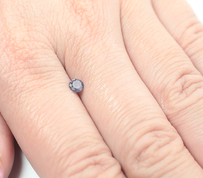 Редкий синий гранат с александритовым эффектом 0,27 карата