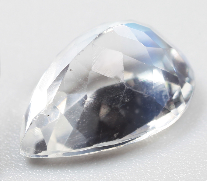 Ограненный цейлонский лунный камень 2,34 карата