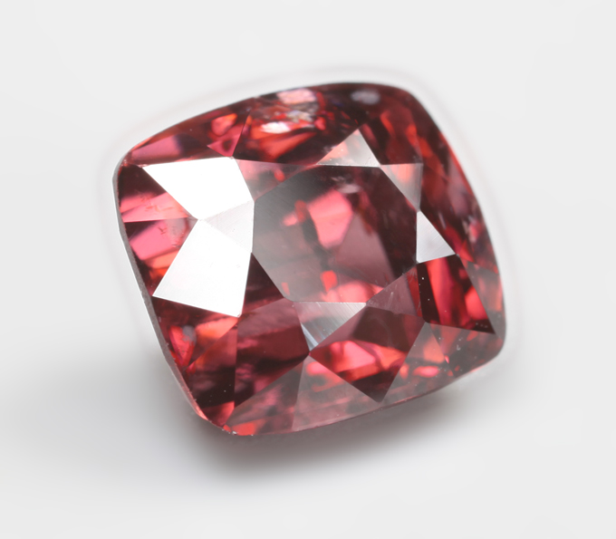 Полихромный циркон 3,34 карата