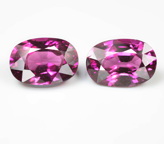 Редкая крупная пара умбалитов гранатов топовых цветовых характеристик 5,13 карата