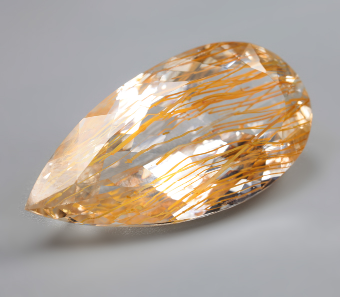 Редкий! Крупный топаз с рутилом 30,98 карата