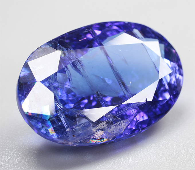 Крупный насыщенный танзанит 15,47 карата