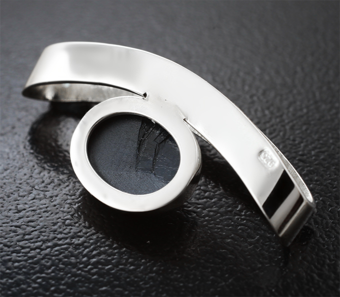 Кулон со звездчатым сапфиром 2,82 карата и цирконами