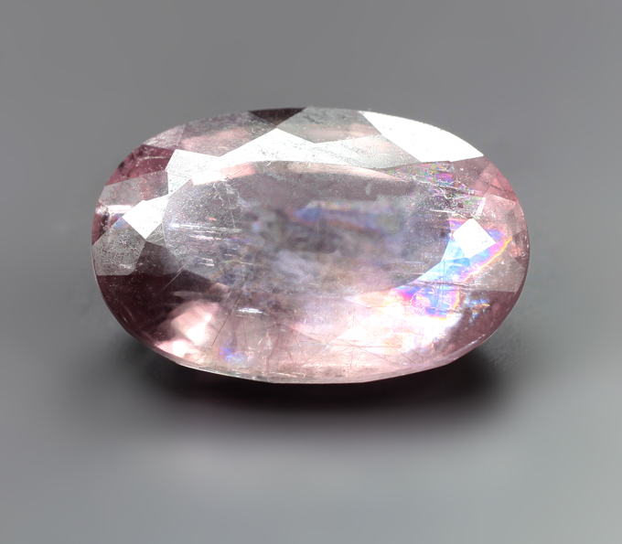 Кулон с зултанитом 7,19 карата