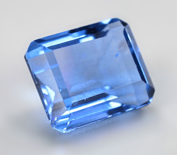 Флюорит со сменой цвета 6,4 карата