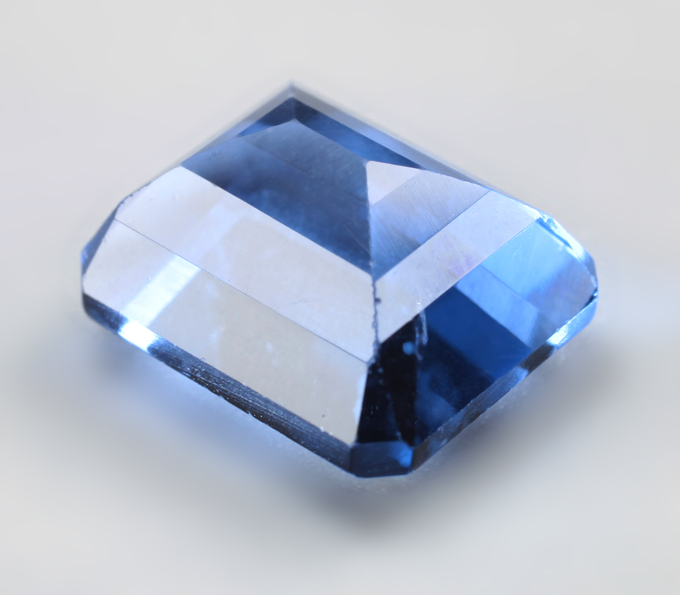 Флюорит со сменой цвета 6,4 карата