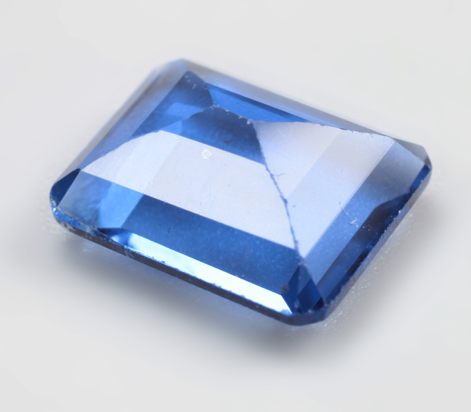 Флюорит со сменой цвета 4,81 карата