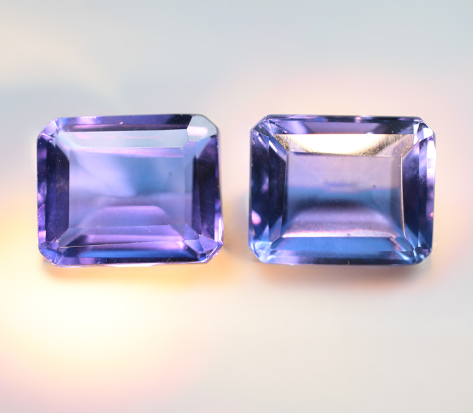 Крупная пара флюоритов со сменой цвета 11,97 карата