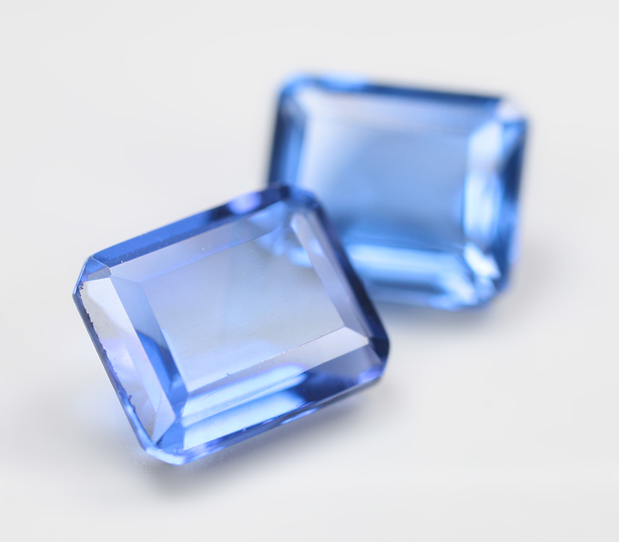 Крупная пара флюоритов со сменой цвета 11,97 карата