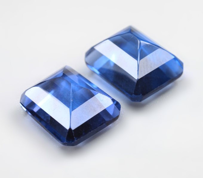 Крупная пара флюоритов со сменой цвета 11,97 карата