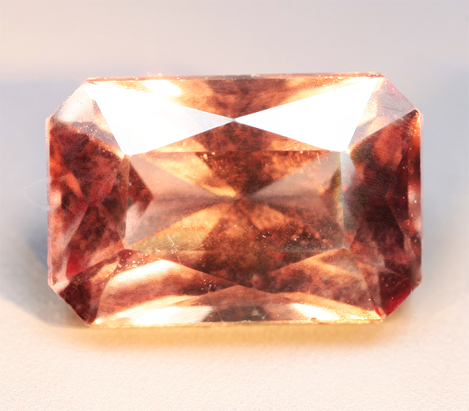 Гранат со сменой цвета 1,04 карата