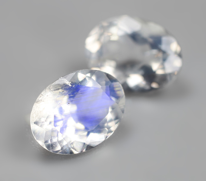 Пара ограненных цейлонских лунных камней 2,24 карата