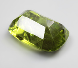 Крупный яркий перидот 7,97 карата