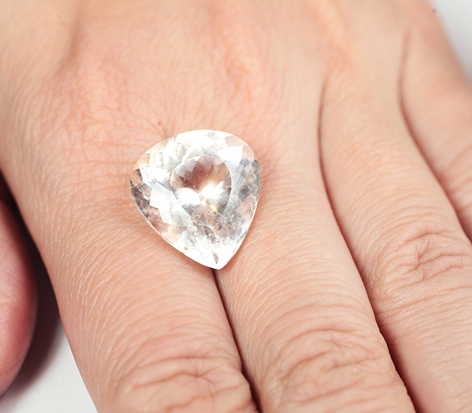 Крупный морганит 16,03 карата