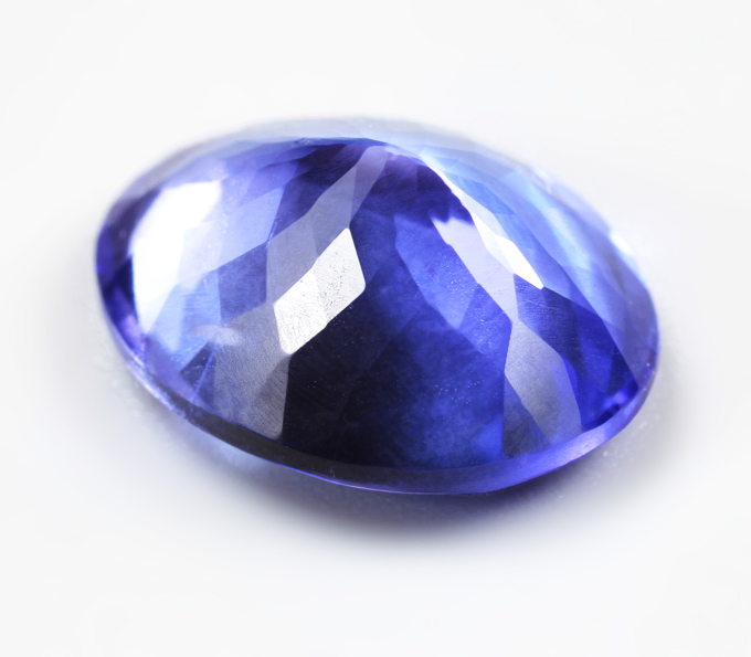 Яркий насыщенный танзанит высокой чистоты 5,52 карата
