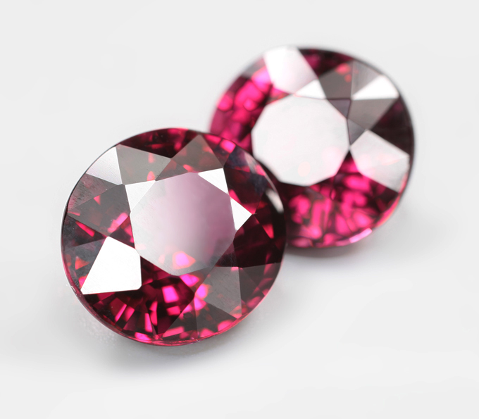 Эксклюзивная крупная пара чистейших родолитов 12,36 карата