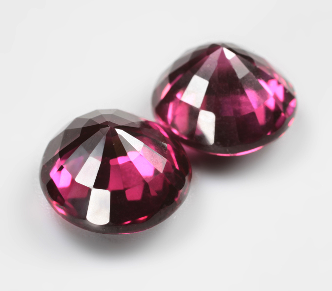 Эксклюзивная крупная пара чистейших родолитов 12,36 карата