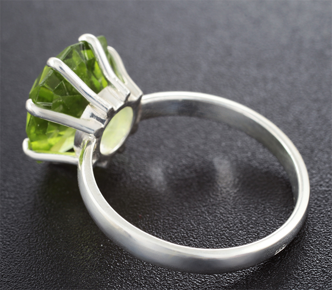 Кольцо c перидотом авторской огранки 5,75 карата