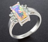 Кольцо c ограненным эфиопским опалом 1,17 карата и зелеными сапфирами