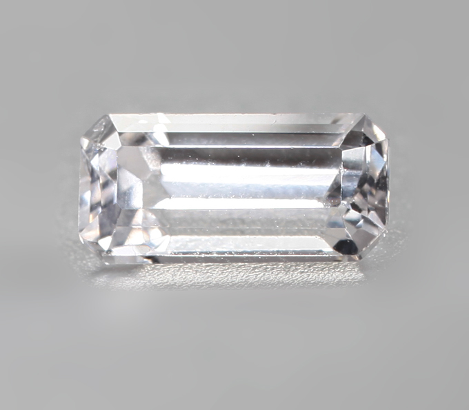 Данбурит высокой чистоты 1,75 карата