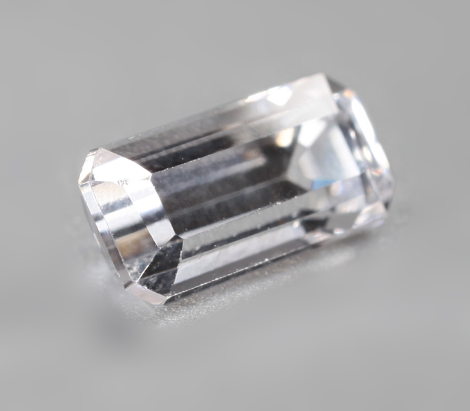 Данбурит высокой чистоты 1,75 карата