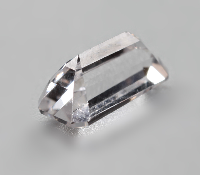 Данбурит высокой чистоты 1,75 карата