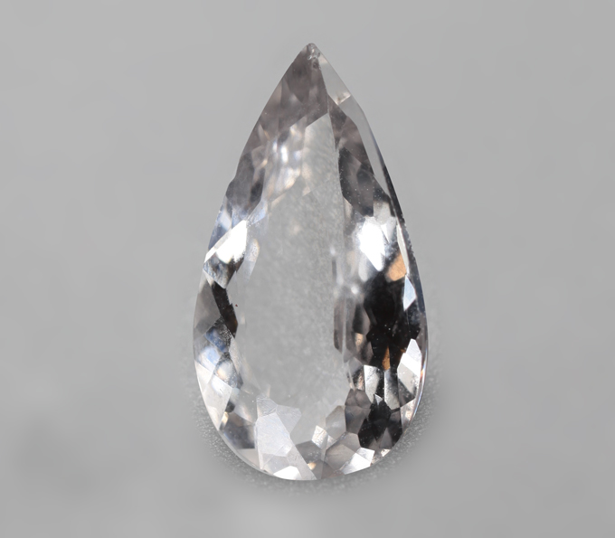 Данбурит высокой чистоты 2,35 карата