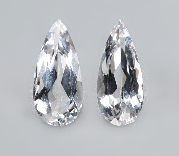 Крупная пара данбуритов высокой чистоты 4,87 карата