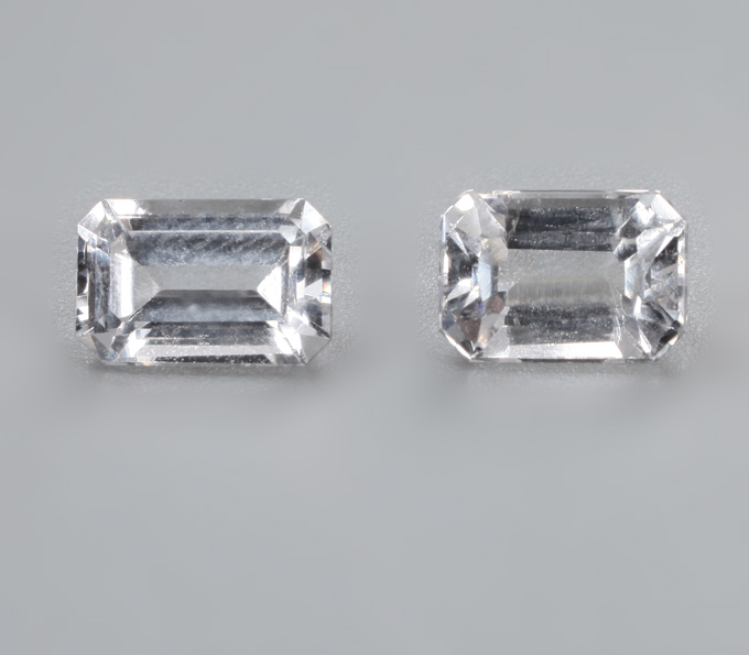 Пара данбуритов высокой чистоты 3,44 карата