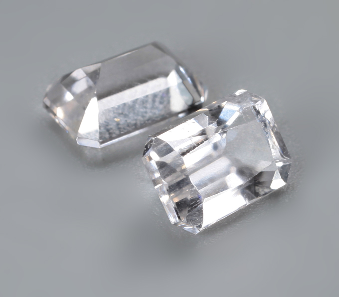 Пара данбуритов высокой чистоты 3,44 карата