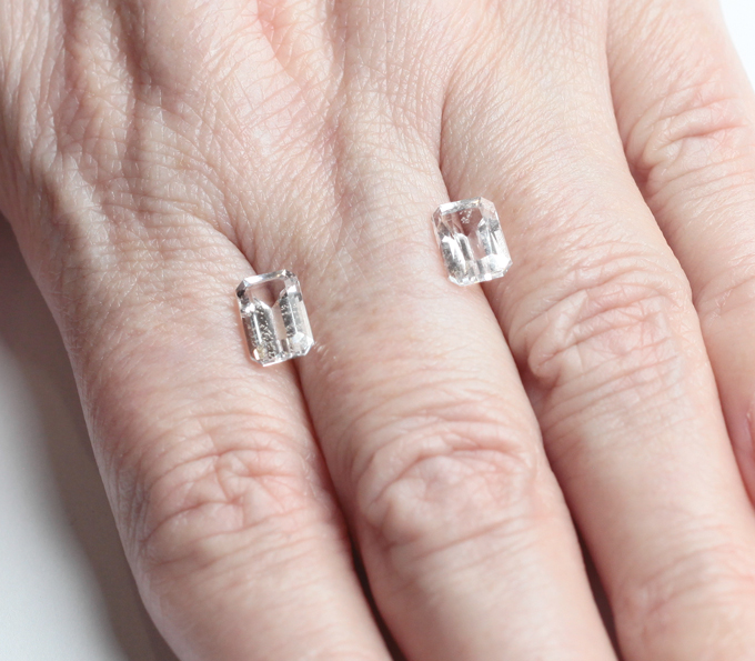 Пара данбуритов высокой чистоты 3,44 карата