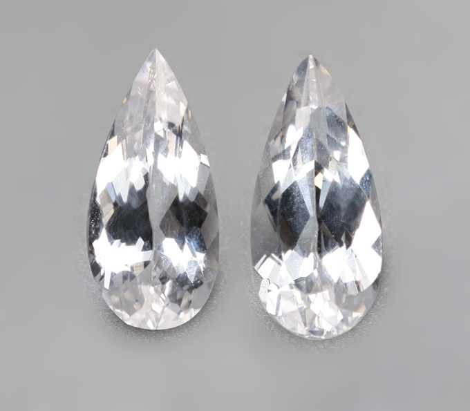 Крупная пара данбуритов высокой чистоты 4,44 карата